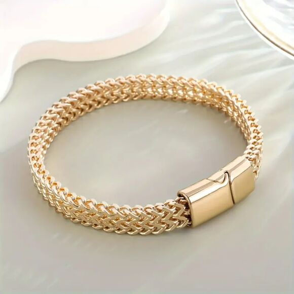 "Chloe" Bold Chain Link Bracelet with Magnetic Clasp 14K Gold - Picture 1 of 1